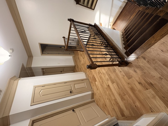 light floors with dark rails
